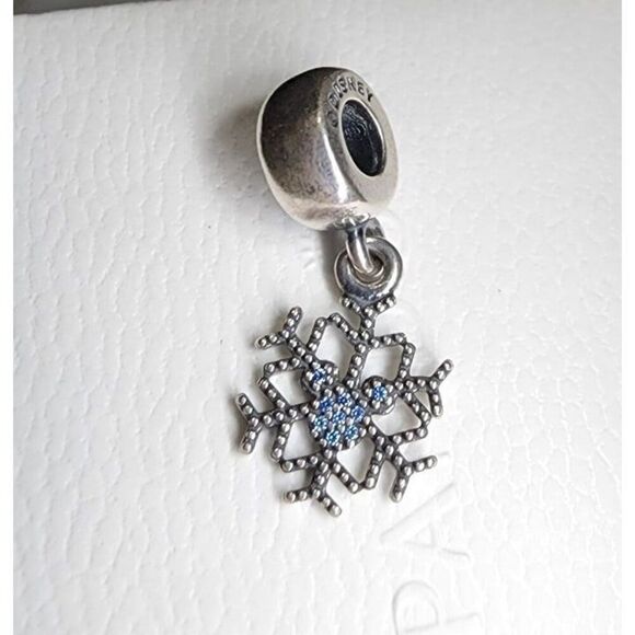 Pandora X Disney Mickey's Sparkling Snowflake .925 Sliver - Picture 1 of 3